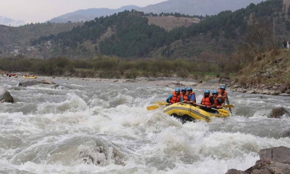 Raft na reki Naran.