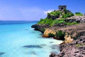 Majevske ostaline na plaži v Tulumu