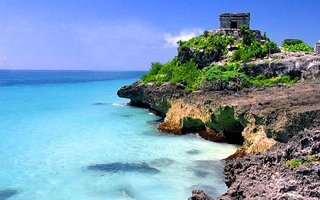 Majevske ostaline na plaži v Tulumu