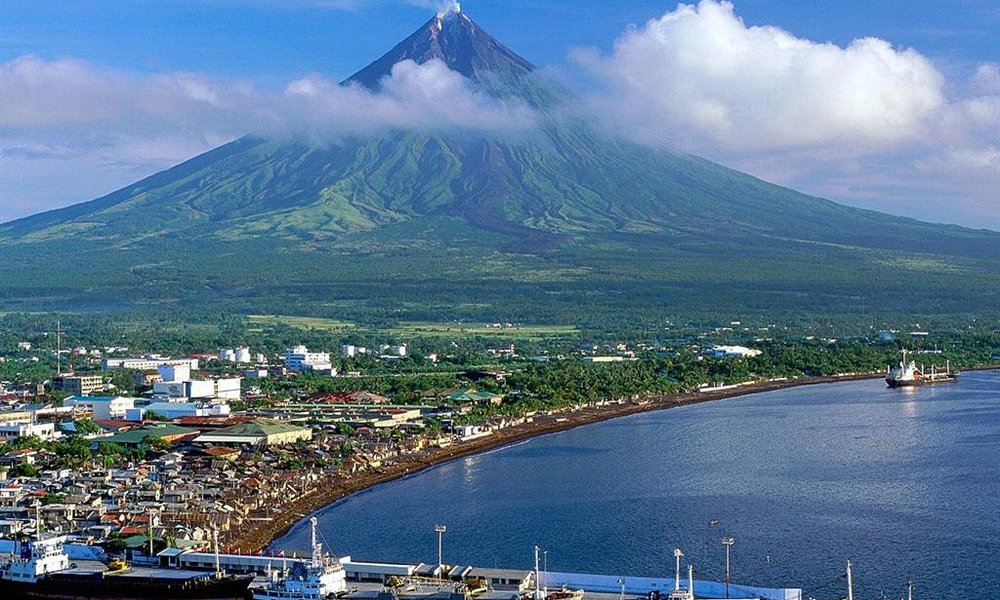 Vulkan Mayon nad Legaspijem, zadnja leta zelo nemiren