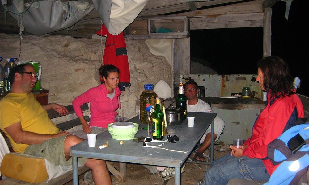 Opuščen pokrit prostor in ad-hoc piknik