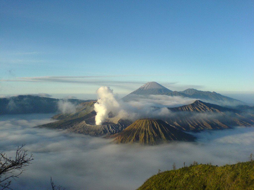 Krater v kraterju, vulkan Bromo, Java