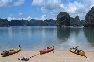 S kajaki po Halong Bayu