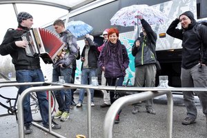 Prehod na Šluk bus, z obveznim harmonikarjem