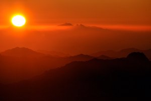 Sonce nad polotokom Sinaj