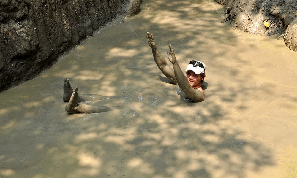 Blatna kopel na Survivor Islandu