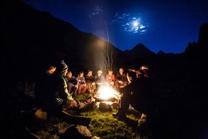 Ob tabornem ognju, na treku