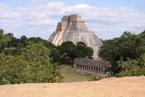 Čarovnikova piramida, Uxmal