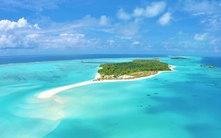 Maldivi, mix lokalnega otoka in resorta - 7192.jpg