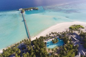 Maldivi, mix lokalnega otoka in resorta - 7195.jpg