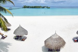 Maldivi, mix lokalnega otoka in resorta - 7197.jpg